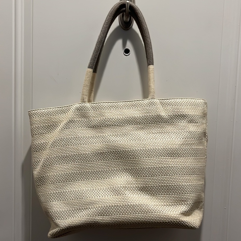 Stella & Dot Beach Tote - Picture 5 of 9